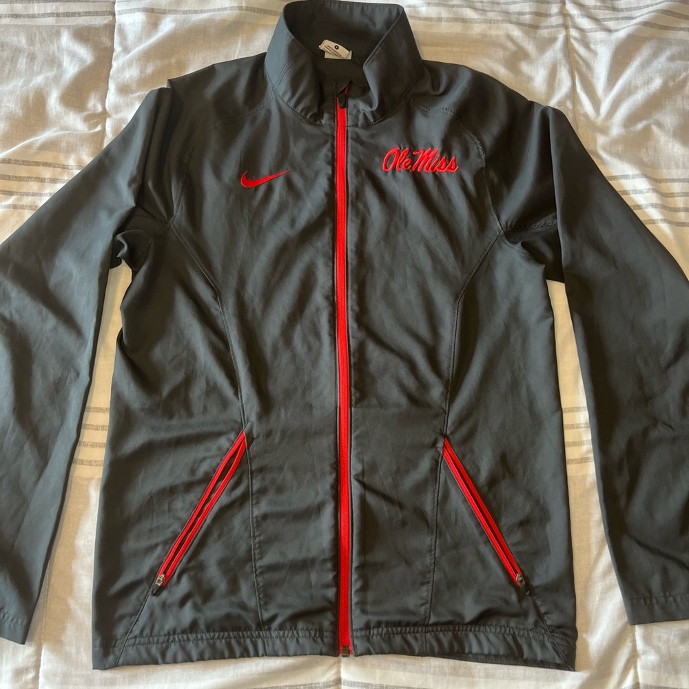 “Ole miss” (D1) Nike sweater. SIZE: S (read description)